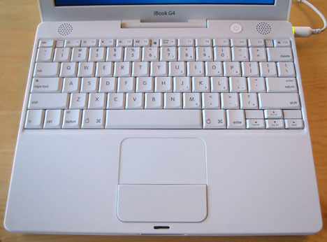 Apple Ibook Laptop on Overall  The Ibook G4 Seems Slightly More Solidly Built  But It Also